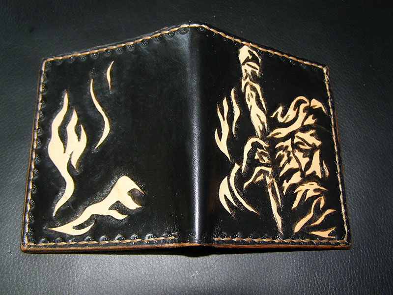 Кожаный кошелек в развороте с изображением Сварога